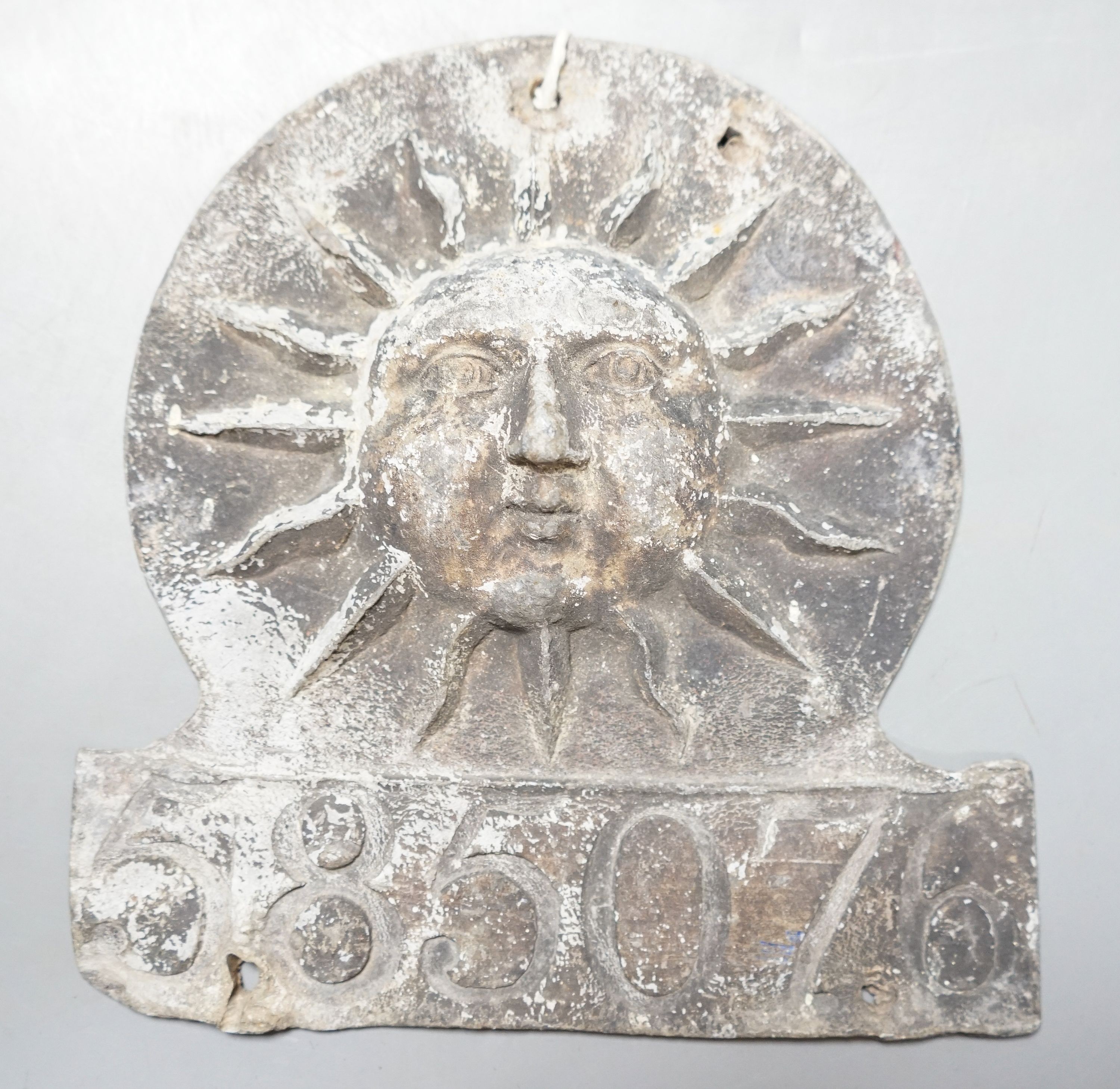 A Sun insurance co. lead fire mark 585076 17cm